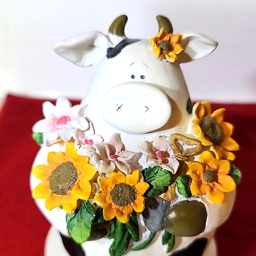 Shelf sitter or Candle Topper. Cow holding beautiful flowers. New no tag - Picture 7 of 8